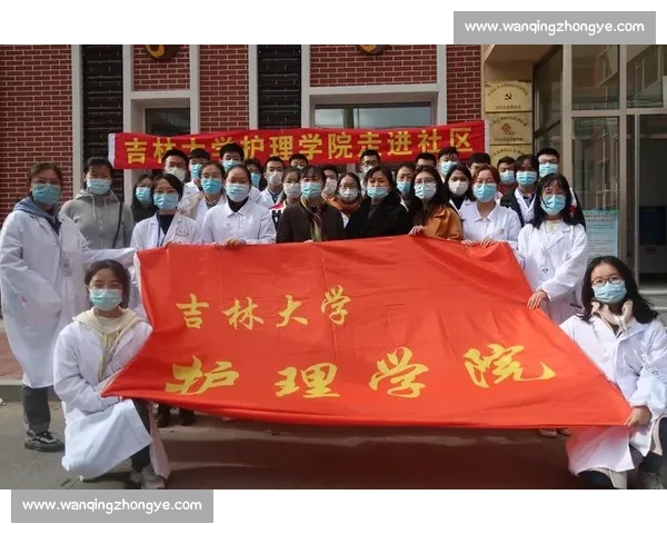 洪流中的脊梁：担当与温情铸就生命防线